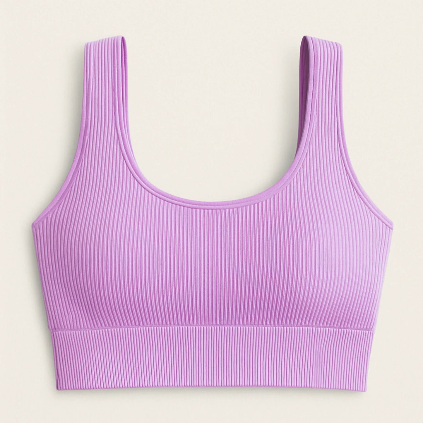 Detalle del tejido sin costuras del bra deportivo ADAFIT, con textura suave acanalado para mayor confort color morado 